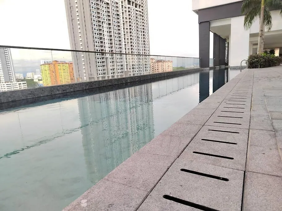 Seaview Infinity Pool #6Pax #2Bedroom #2Bathroom Jelutong 0*,