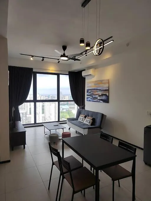 Seaview Infinity Pool #6Pax #2Bedroom #2Bathroom Jelutong マレーシア