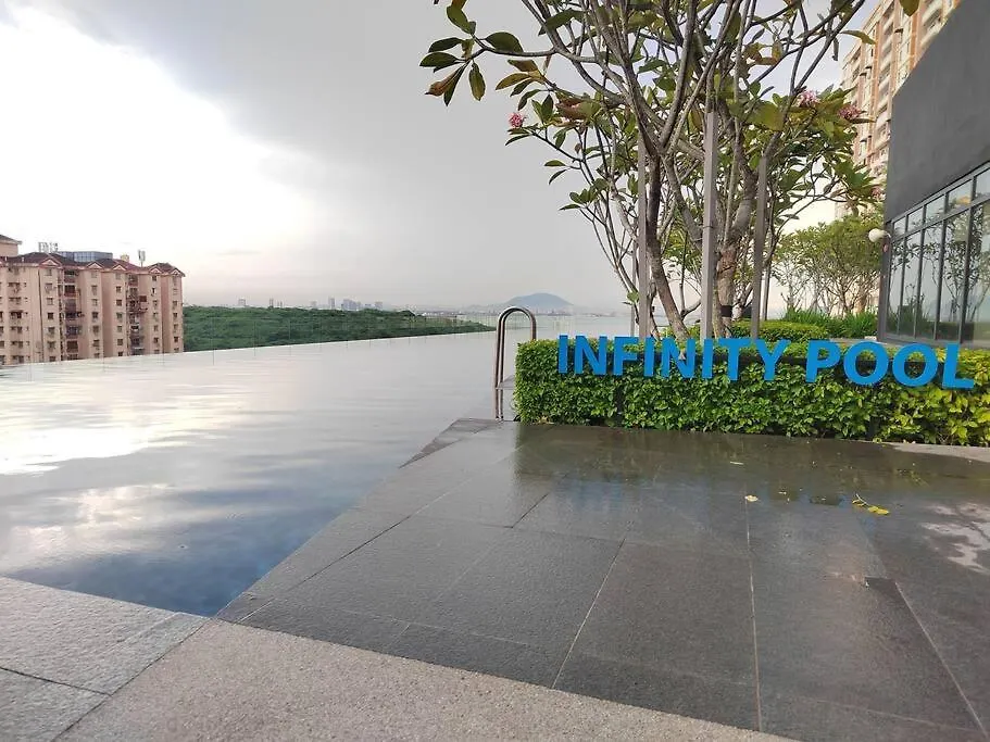 アパート Seaview Infinity Pool #6Pax #2Bedroom #2Bathroom Jelutong マレーシア