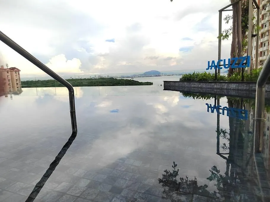 Seaview Infinity Pool #6Pax #2Bedroom #2Bathroom Jelutong アパート